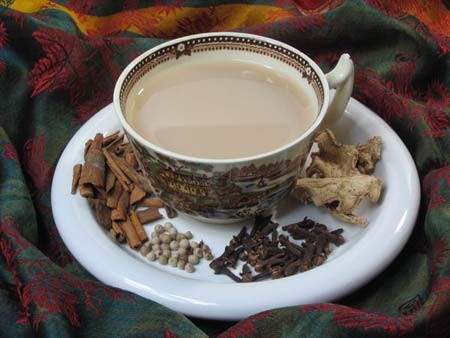 Trong tiếng Hindu, “chai” có nghĩa là “trà”, còn masala đích thị là hương vị cay nồng. Trước đây, người ta xem loại trà này như một liều thuốc trị bệnh hơn là món uống giải khát.